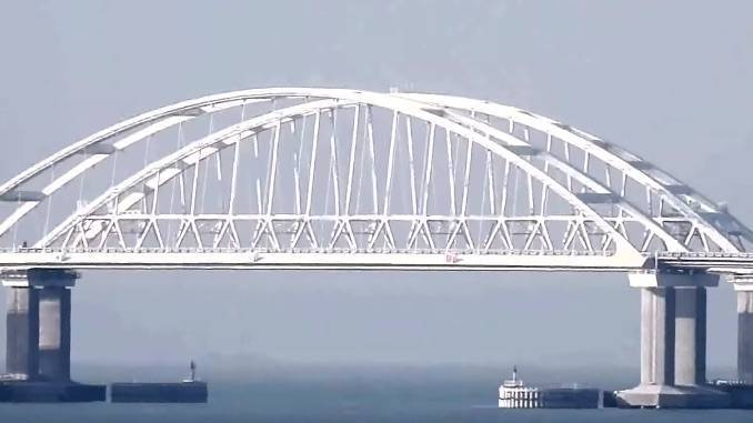 Более одного миллиона грузовиков проехало по Крымскому мосту