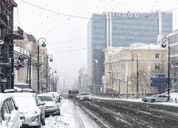 Месячная норма снега выпала за сутки во Владивостоке