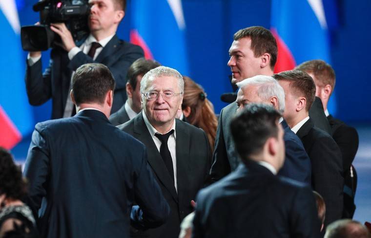 «Заразу мне передавать»: Жириновский решил жать руку только первым лицам