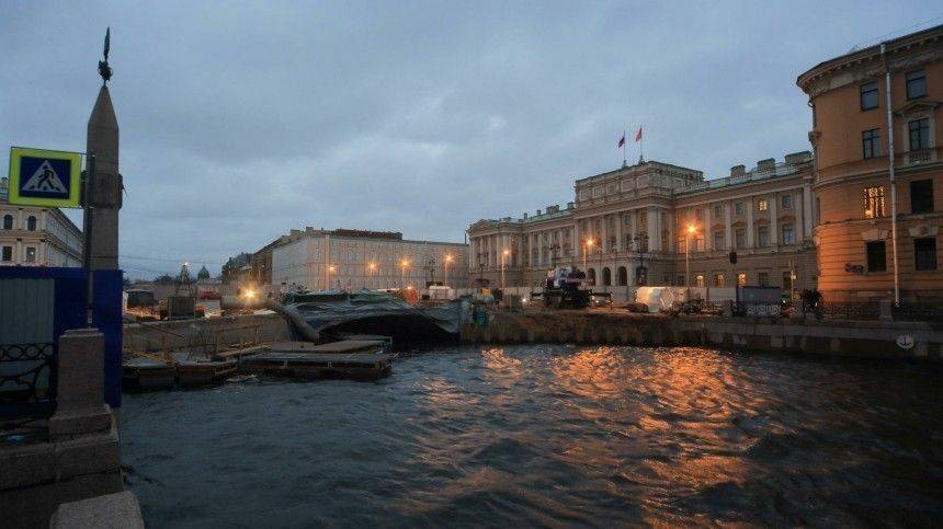В Петербурге затопило детский центр и повалило деревья — непогода обрушилась на город | Новости | Пятый канал