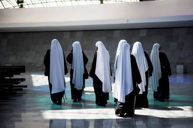 Мошенница два года пряталась от полиции в монастырях, притворялась монахиней
