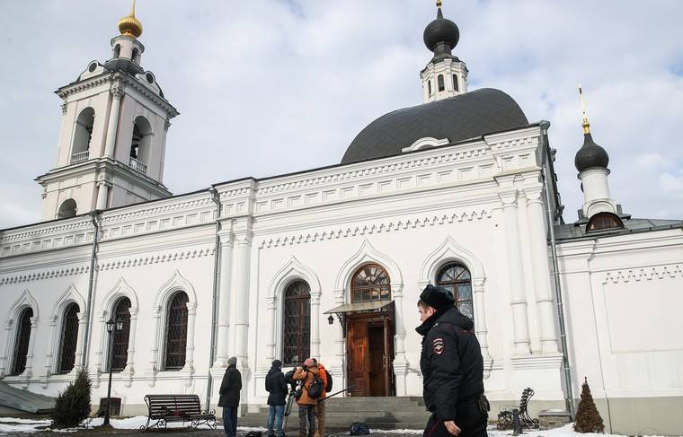 Видеозапись нападения на прихожан храма в Москве появилась в Сети