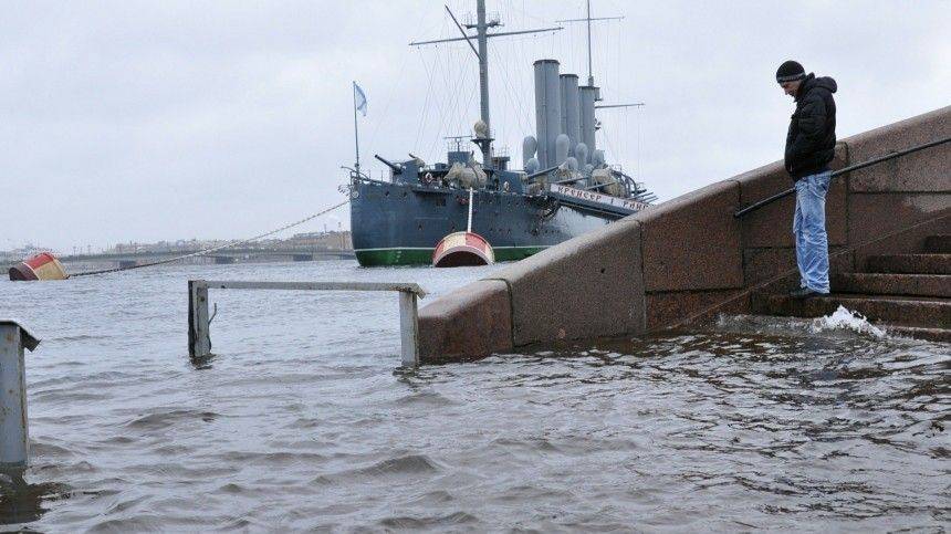 Дамбу закрывают в Петербурге из-за угрозы наводнения | Новости | Пятый канал