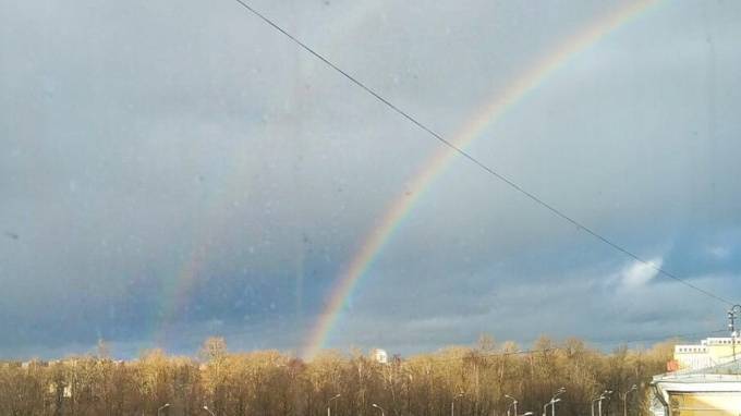 В Петербурге на мгновение появилась двойная радуга