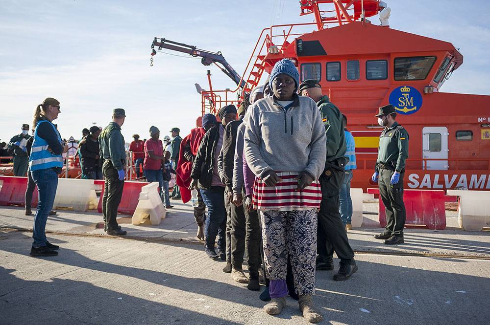 Евросоюз прекратит операцию по спасению мигрантов в Средиземном море