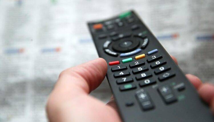 Эксперты назвали телевидение главным медиа в России