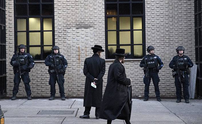 На фоне роста антисемитизма «наиболее заметные евреи» испытывают страх (The New York Times, США)