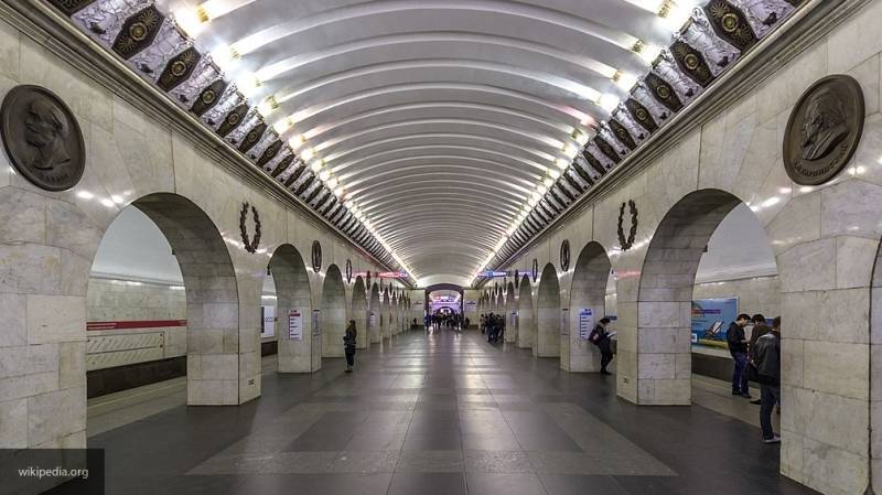 Труп мужчины был найден на станции метро "Площадь Ленина" в Санкт-Петербурге