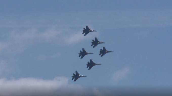"Уникальный" российский самолет попал в прицел истребителя F-16