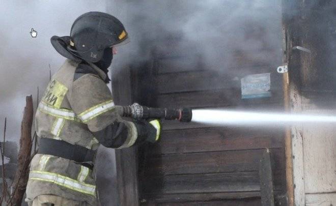 Ради спасения бездомных мужчин в Казани пожарные сняли с себя маски в задымленном подвале
