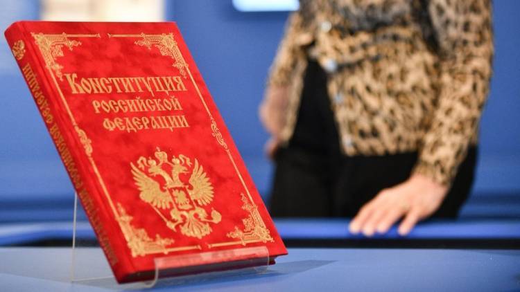 Право президента на роспуск Госдумы предложили закрепить в Конституции