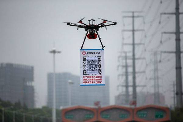 На борьбу с коронавирусом в Китае вылетели дроны