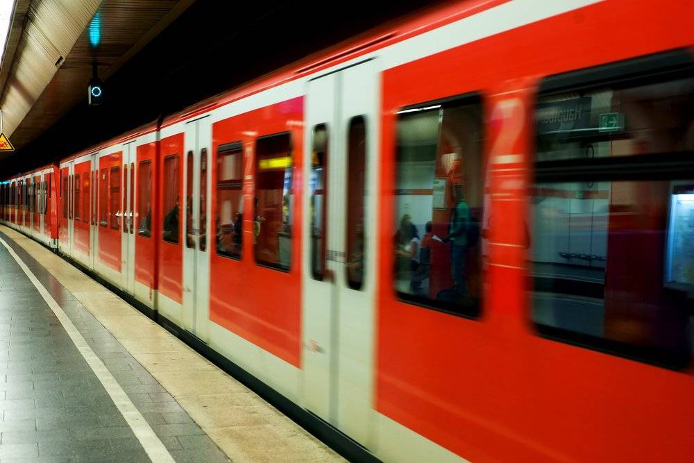 Не только почтой: Минтранс Германии предлагает доставлять посылки на метро