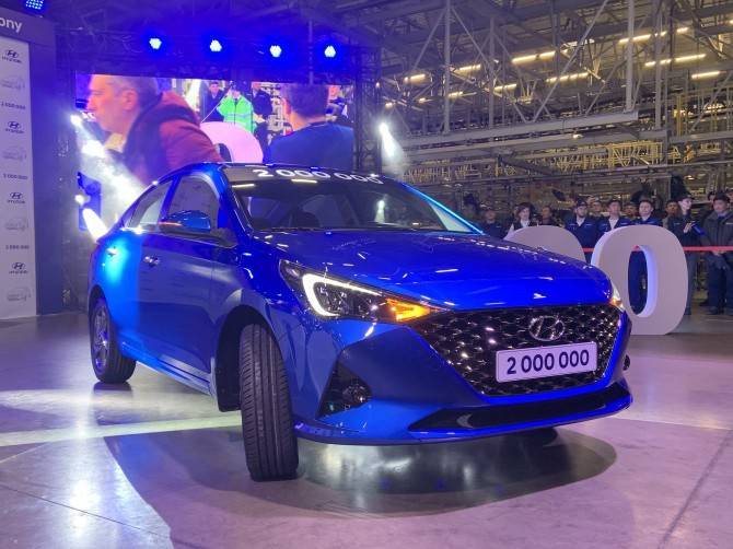 На петербургском заводе Hyundai стартовало производство обновленного Solaris