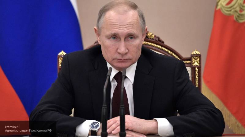Путин поручил Единой России сформулировать предложение по отмене комиссии за оплату ЖКХ