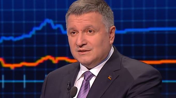 Глава МВД Украины предложил закон о коллаборантах для жителей Донбасса