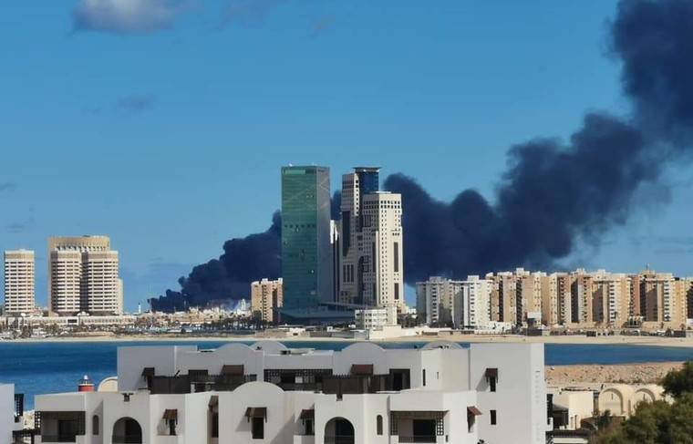 Турецкий корабль в доках Триполи в Ливии подвергся артиллерийскому обстрелу