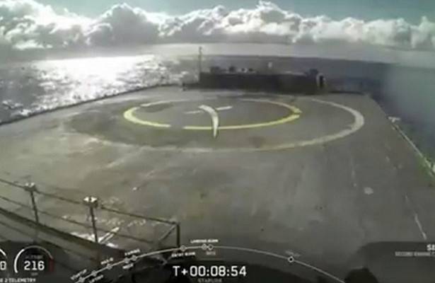 Первая ступень Falcon 9 упала в океан