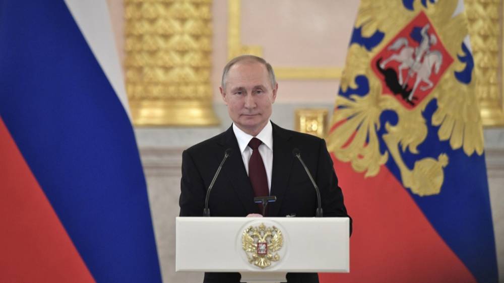 Путин обсудит поправки к конституции с лидерами российских фракций