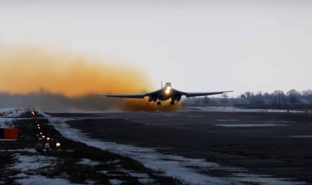Минобороны опубликовало видео полета ракетоносцев Ту-160