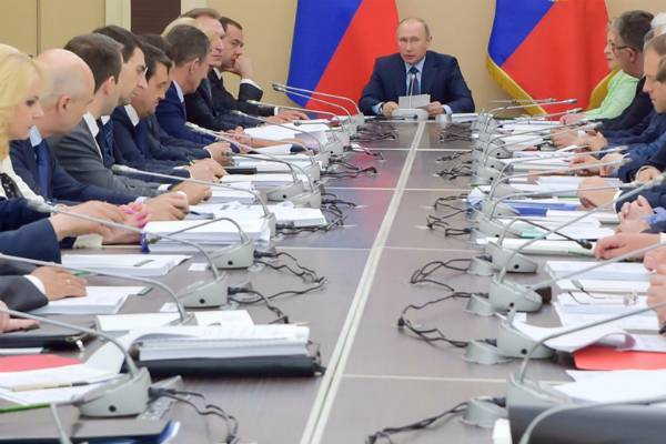 Российским министрам могут запретить хранить деньги за рубежом