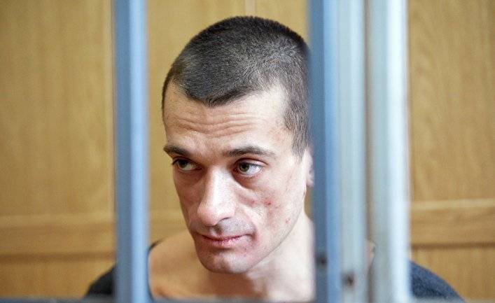 Le Figaro (Франция): кто такая Александра де Таддео, задержанная спутница Петра Павленского?