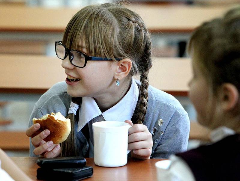 Опрос ВЦИОМ: две трети родителей довольны качеством школьного питания
