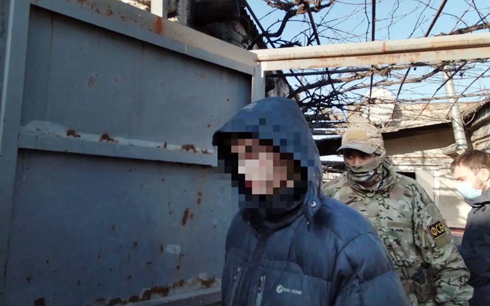 Появилось видео задержания подростков, готовивших теракты в Крыму