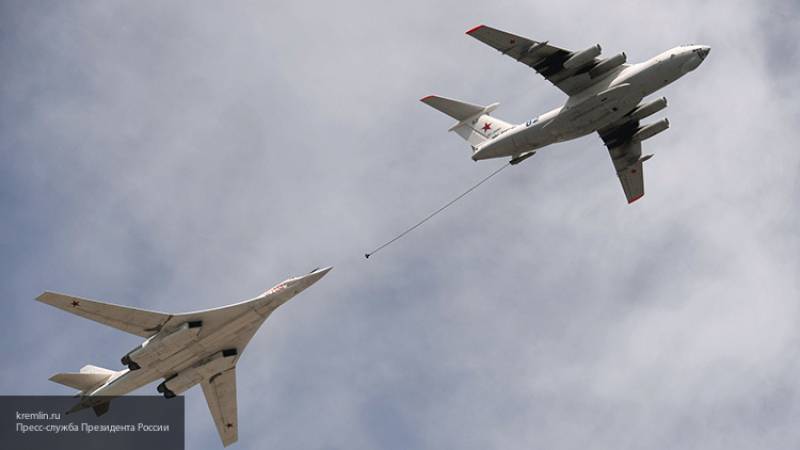 Учения стратегических бомбардировщиков Ту-160 в Саратове попали на видео