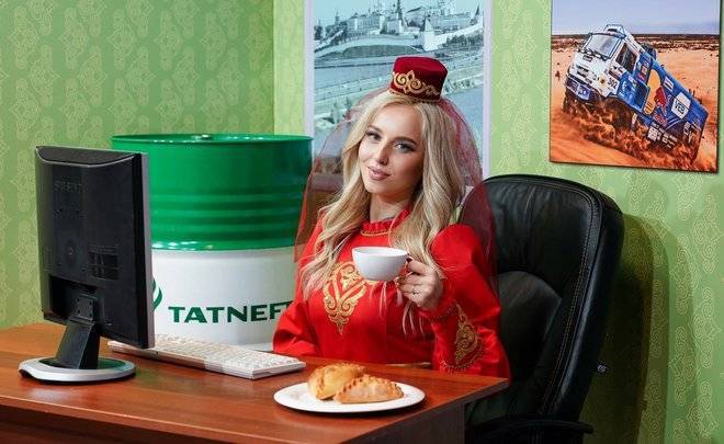 «Ак Барс» стилизовал фотозону под мем «типичный татарин»