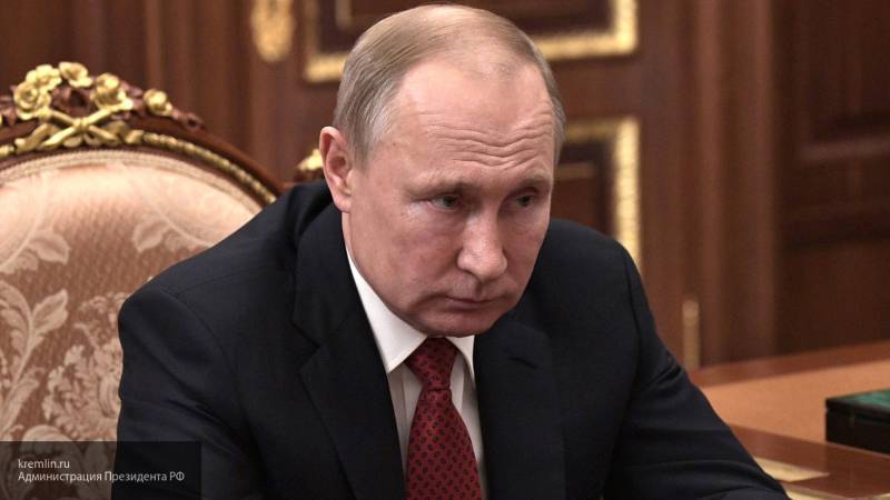 Владимир Путин освободил Суркова от должности помощника президента РФ