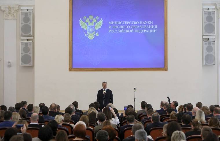 В российских вузах увеличится число мест на гуманитарных специальностях