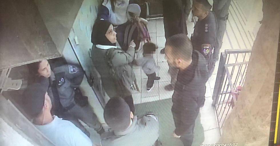 Видео: полицейские устроили обыск в детском саду на глазах у малышей