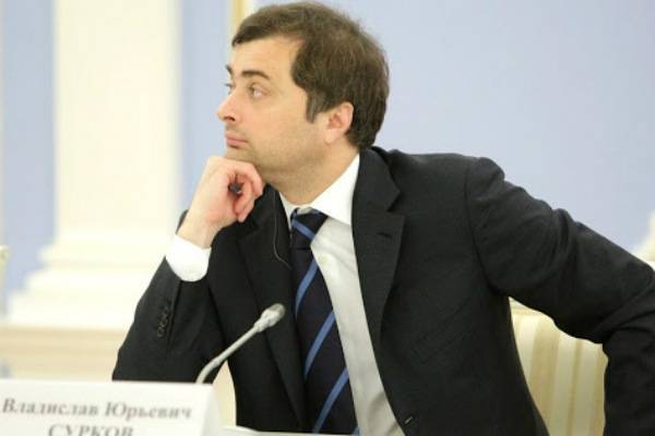 Больше не помощник: Путин официально отправил Суркова в отставку