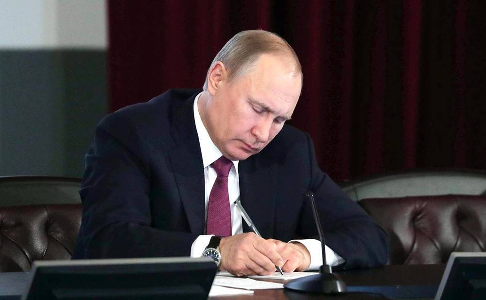 Путин подписал закон о звании ветерана для военных в Крыму