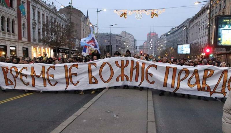 Белградские рэперы выпустили клип в поддержку протестующих в Черногории православных