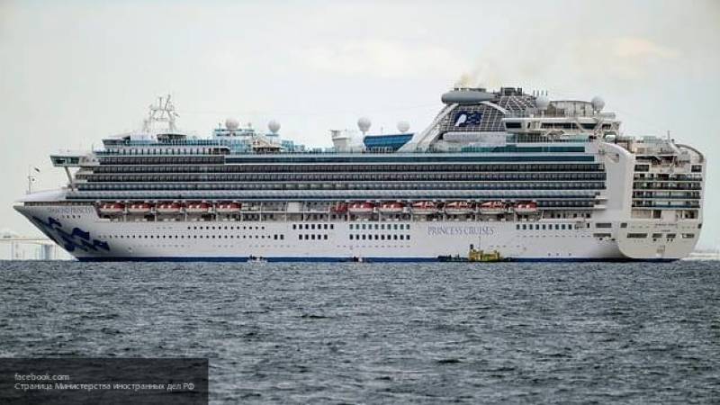 Двое граждан РФ покинут круизный лайнер Diamond Princess, где завершается карантин