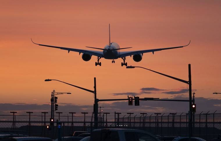 Самолёт без шасси приземлился в аэропорту Торонто - news.ru - США - Уфа - Нью-Йорк