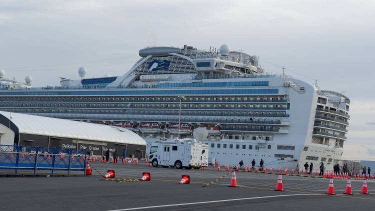 Японские власти сняли карантин с судна Diamond Princess