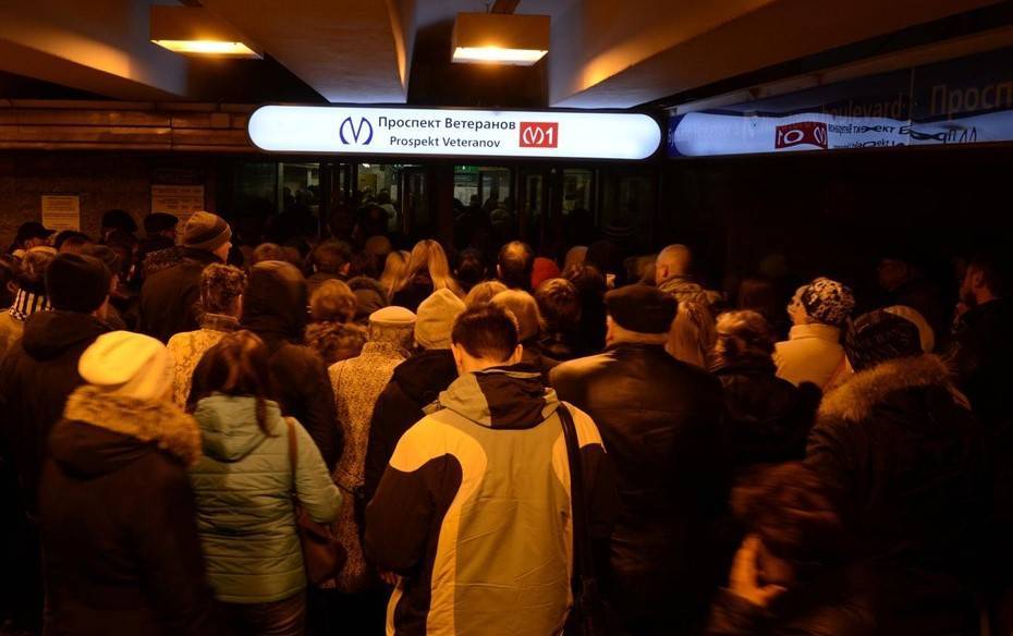 На первой линии петербургского метро произошел сбой