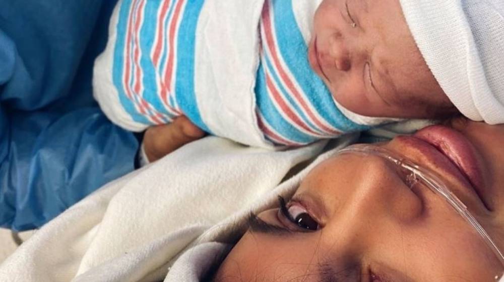Самойлова показала в Instagram первое фото с новорожденным сыном