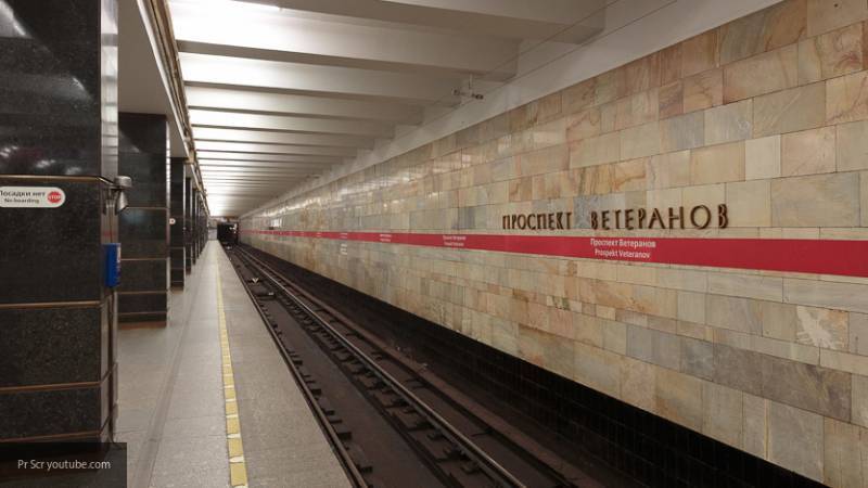 "Красная" ветка метро восстановила работу в Петербурге после неисправности поезда