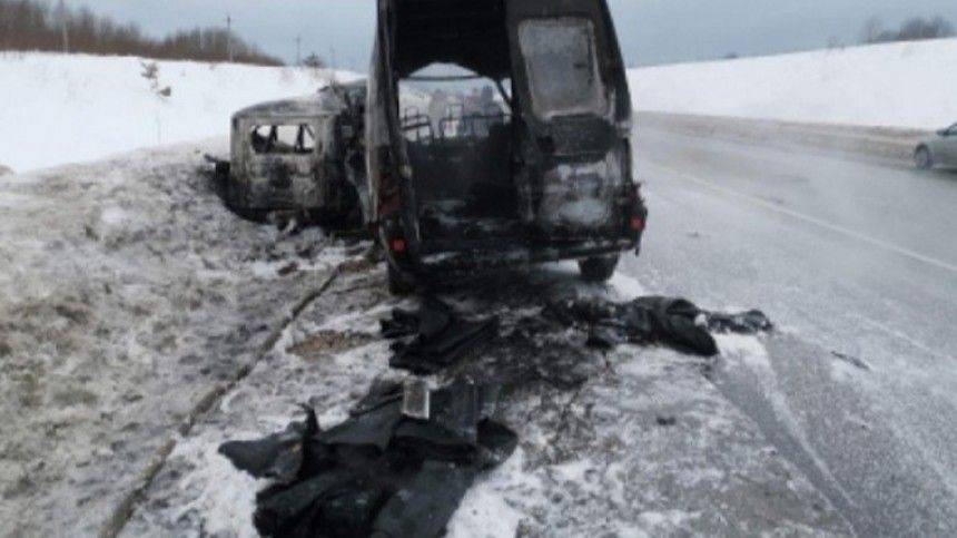 Четыре человека погибли в огненном ДТП в Пермском крае — фото с места | Новости | Пятый канал