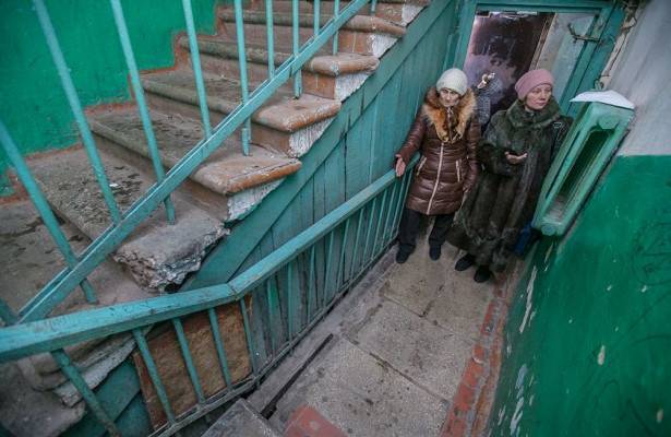 В Сибири семью с шестью детьми переселили на 24 «квадрата»
