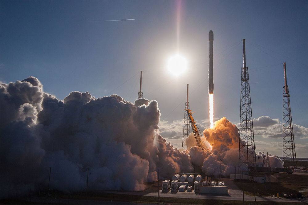 SpaceX решила отправить космических туристов на орбиту в 2021 году