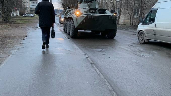 На Русановской петербуржцы заметили танк