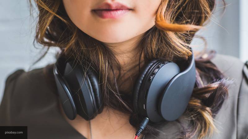 Эксперты по этике призвали запретить россиянам слушать музыку в транспорте без наушников