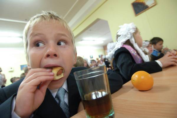 Онищенко объяснил причины массового голода в российских школах