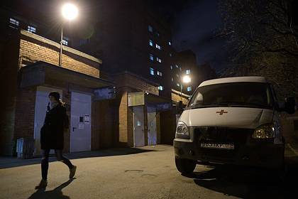 Главврача Боткинской больницы уволили после побега пациентов из-под карантина