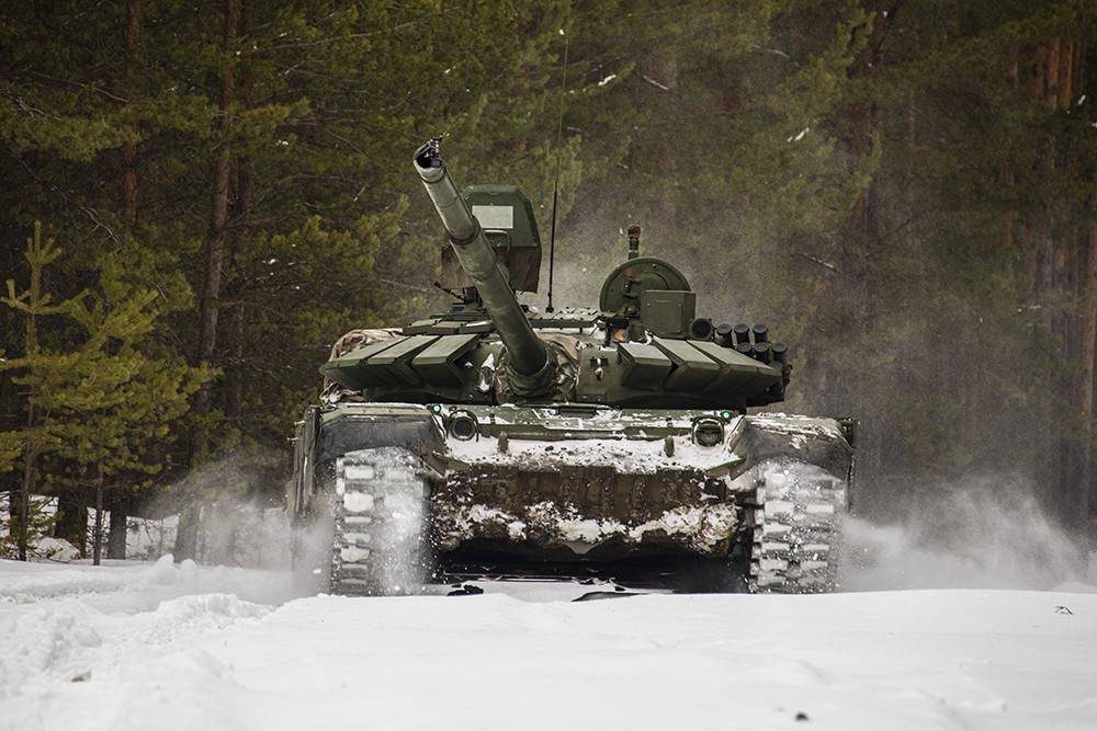 Опубликовано видео стрельбы танка Т-72 по движущимся мишеням